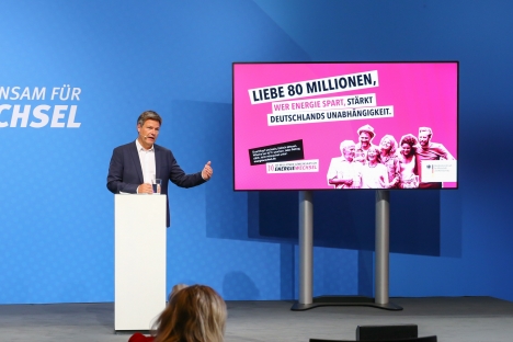 Facts and Fiction betreut mehrere Veranstaltungen des BMKW - Bundeswirtschaftsminister Robert Habeck stellte den Kampagnen-Auftakt "80 Millionen gemeinsam für Energiewechsel" des BMWK vor. Die Veranstaltung wurde von der Agentur Facts and Fiction betreut - Foto: Michael Reitz im Auftrag des BMWK